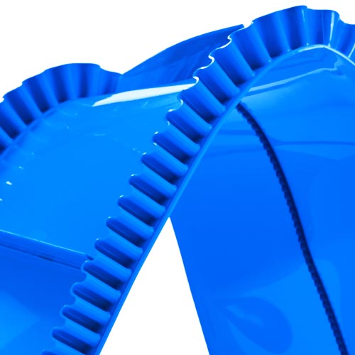 Elastic conveyor belt with weld-on profiles like sidewalls, cleats and guide profiles